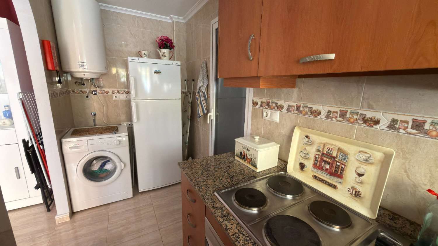 Beautiful 2 Bedroom Ground Floor Apartment with Private Solarium & Communal Pool in Catral