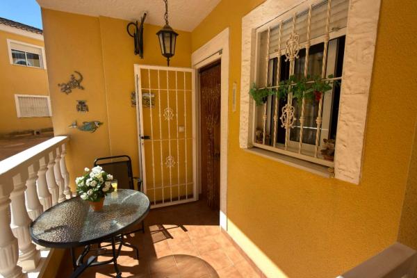 Beautiful 2 Bedroom Ground Floor Apartment with Private ...