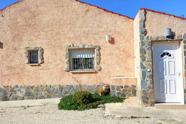 Spacious 4-Bedroom Rustic Property on a 3000m2 Plot in R...