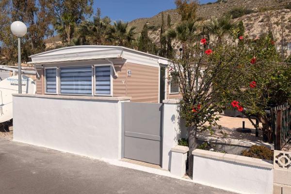 Delta 12 Refurbished One-Bedroom Mobile Home with commun...